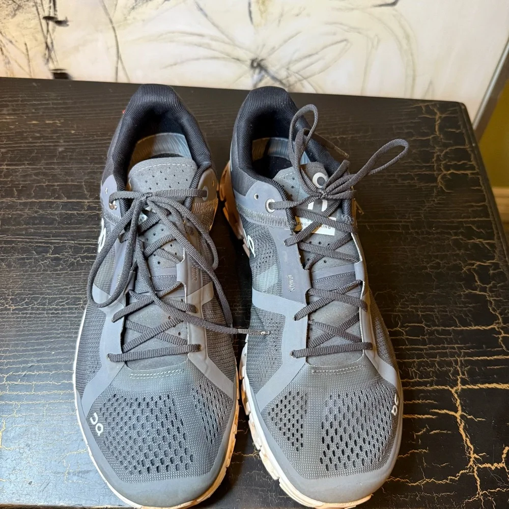 On Running Women's Black, White and Gold pink Athletic Shoes 8.5 - Picture 8 of 8